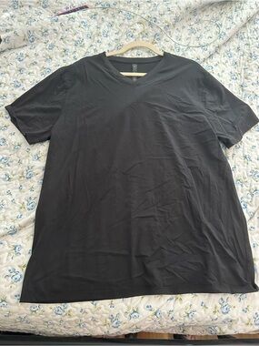 lululemon athletica Men's Black V-Neck Tee